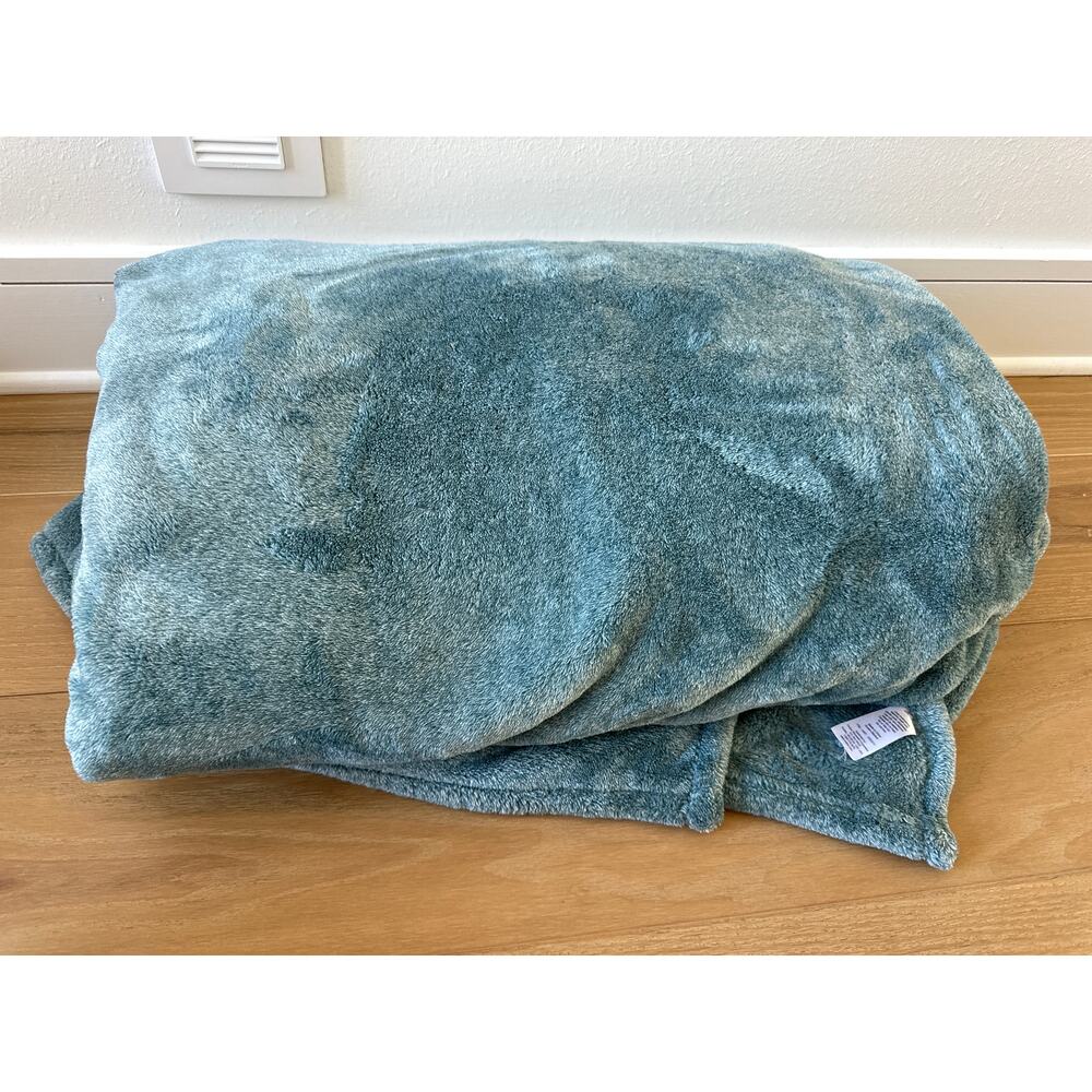 Berkshire Life EcoSoft Plush Polyester Blanket Queen Blue - Picture 2 of 4